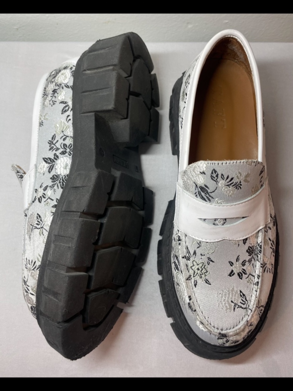 TAFT- The Flora Loafer in Eden Blanc
